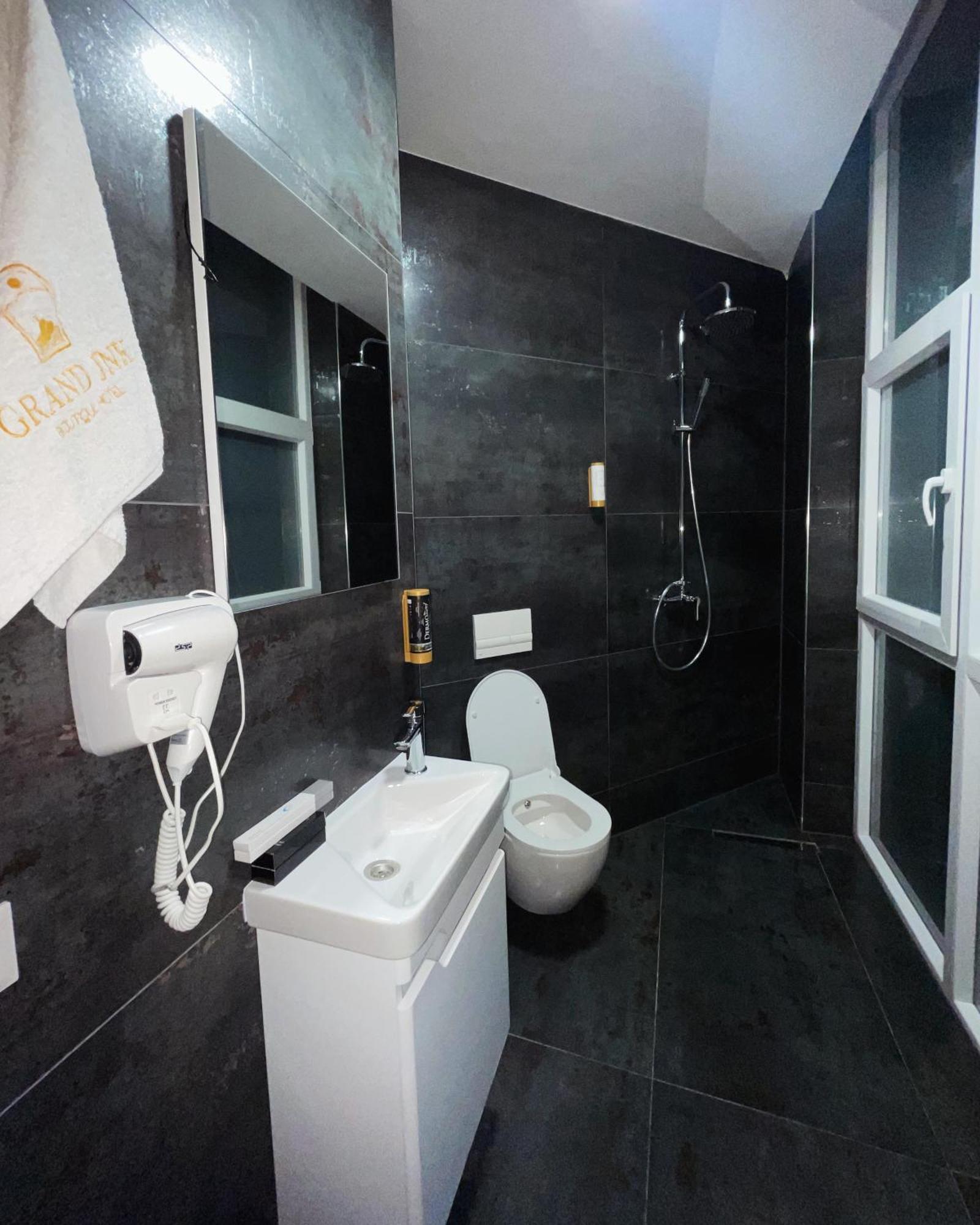 Grand Jnk Boutique Hotel Kukes ภายนอก รูปภาพ