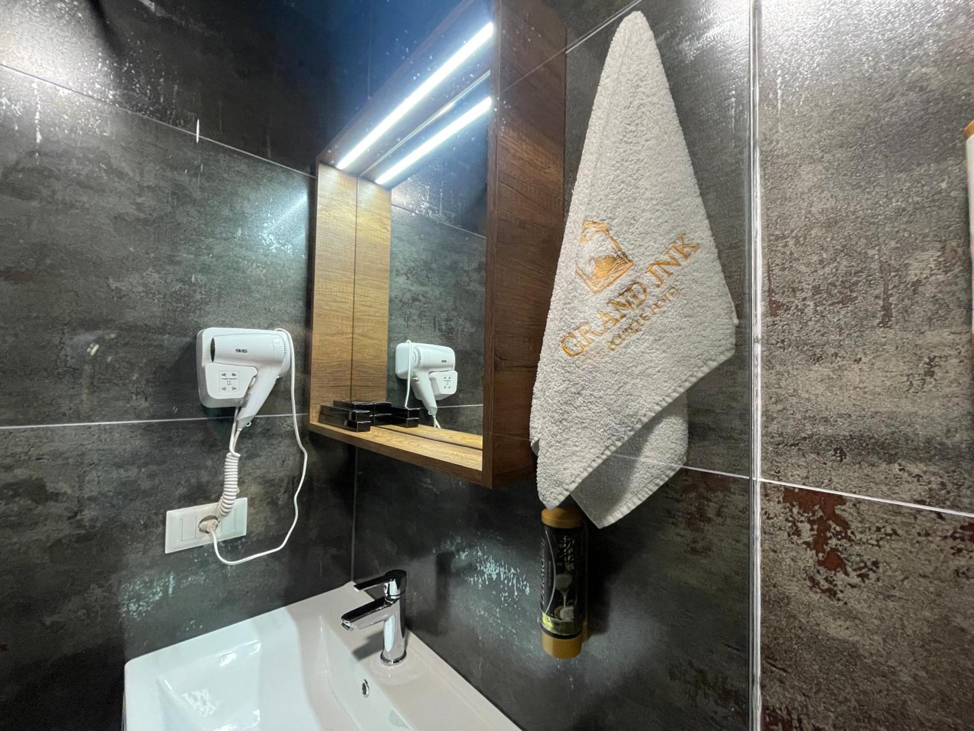 Grand Jnk Boutique Hotel Kukes ภายนอก รูปภาพ